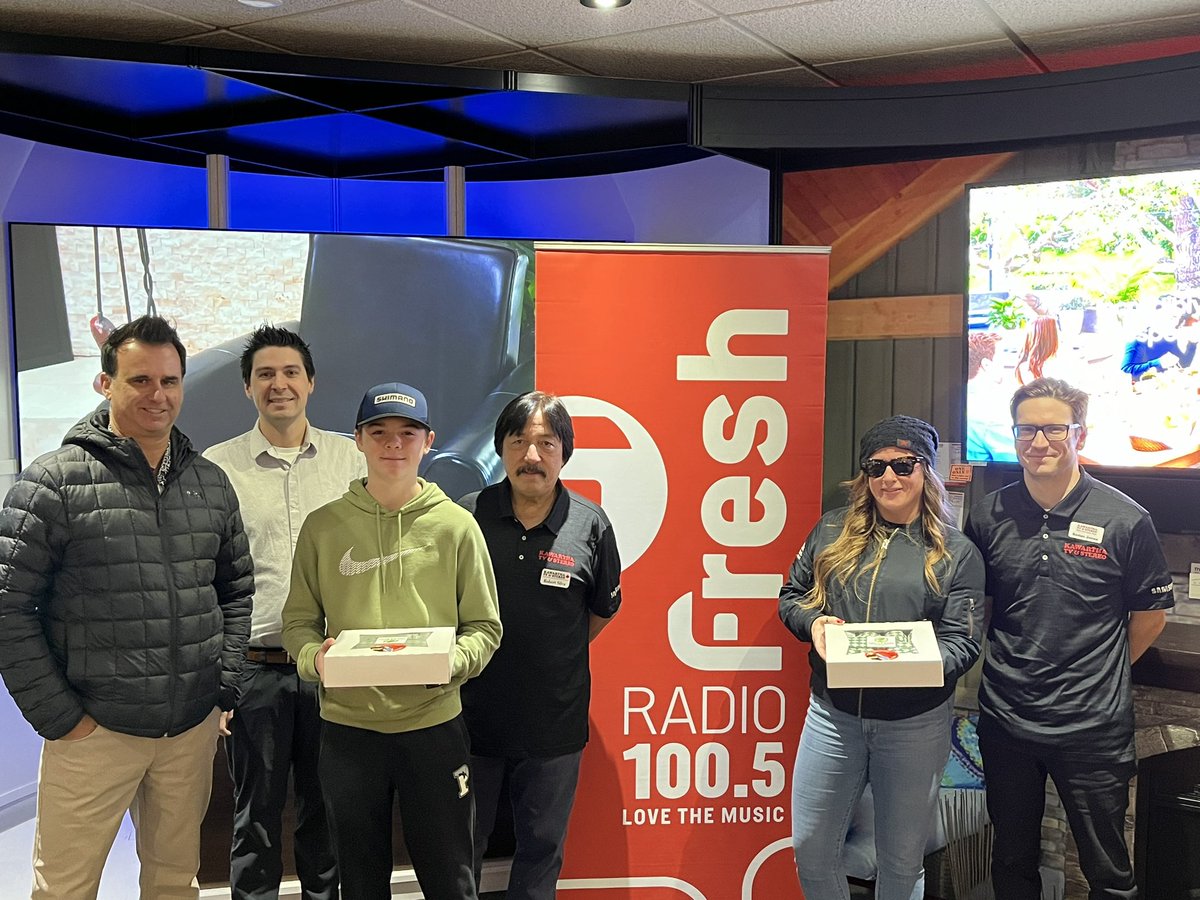 1005FreshRadio's tweet photo. #ThatsaWrapWednesdays continued today w/ @ThatsAWrapCa as @petedalliday and @dgups from #FreshMornings visited @KawarthaTV with 10 “Fresh” wraps for lunch. #bargaincorner
You could be next!
Details here: https://t.co/oFdJhtunGh… https://t.co/l15j6BuNbQ