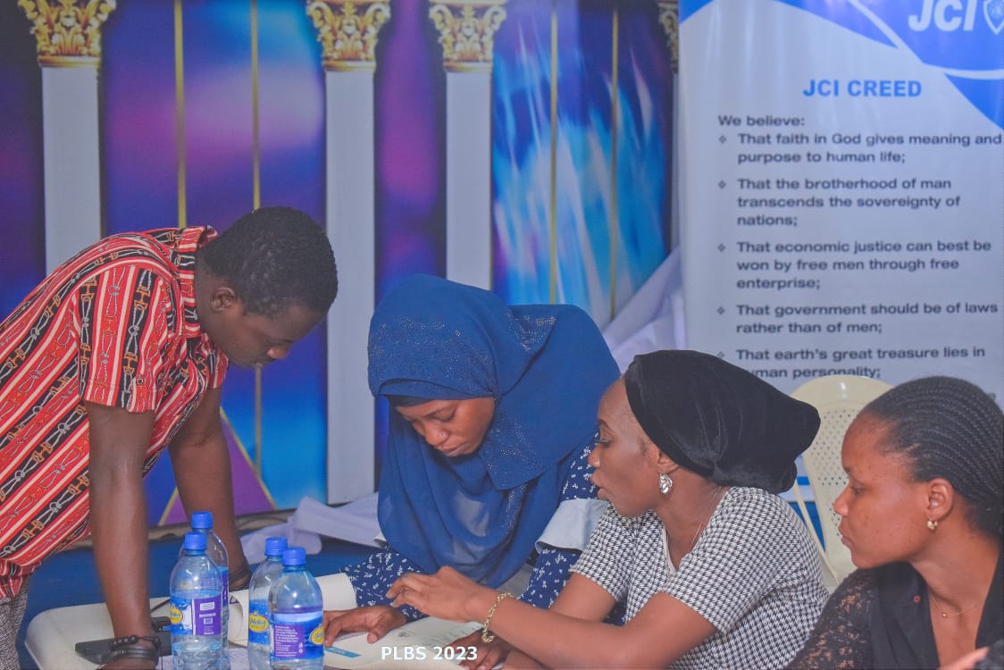 JCIYabatech's tweet photo. It's now the time for the participants to use what they have learnt and also use their businesses to do the value proposition canva taught by the chairperson herself.
After the challenge and effective evaluation of their performance, team A won.
PLBS'23 DAY 1
#plbs
#plbs'23 https://t.co/Ch0nQr17Vc