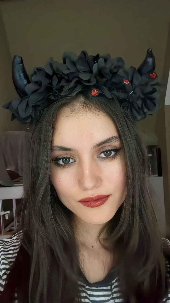 About yesterdays stream..! Late happy Halloween and thanks to everyone who celebrated a spooky stream with me😈🎃👻