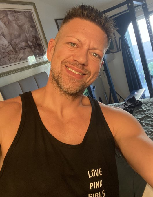 There&rsquo;s my cardio machine and power rack! It&rsquo;s nice working out in my bedroom. https://t.co/hO6Jd4kM<a href="/tag/mvsales"class="tags"><span>#mvsales</span></a>