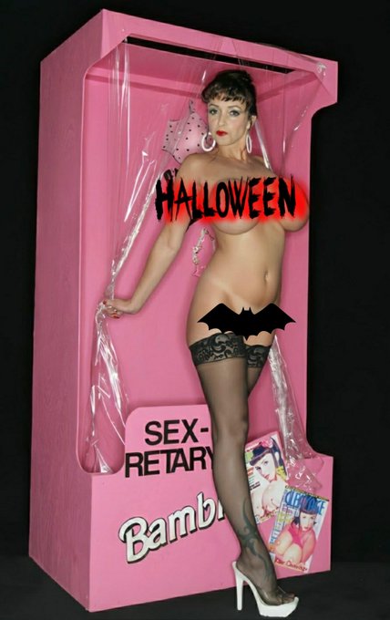 Trick or treating may be over but now it's time for Tips and Treats on my OnlyFans! Subscribe now for