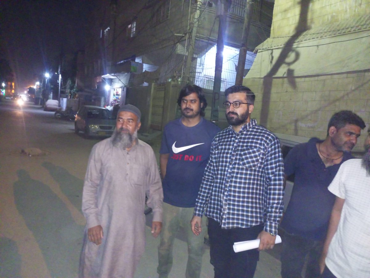sftmqmp's tweet photo. شاہ فیصل ٹاون کے کمیٹی ممبر راول قریشی نے یو سی 10 کے سینیئر غیر فعال ساتھیوں کو آفس میں بلایا اور ان کو فعال کیا اور ان کو تنظیمی کام کرنے کی ہدایت دی اس موقع پر یو سی آرگنائزر فرحان بھائی اور کمیٹی ممبران بھی موجود تھے۔
#MQMP #Karachi @KamalMQM @Nadirqureshi @sabheenghoury https://t.co/RfD7jOlT6U