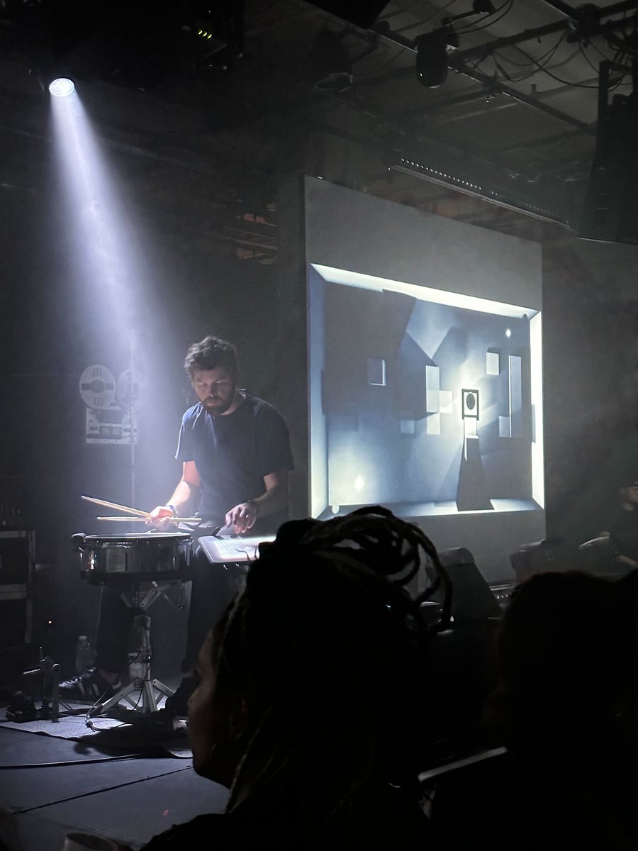 notchvfx's tweet image. We spoke with @brettbolton_av about his history as an audiovisual artist and the debut of his new project, PHASES, at this year's MUTEK Montréal. Read all about it here!

Photos courtesy of MUTEK/Jérémie Gerhardt and Bent Stamnes.

go.notch.one/phasesmutekint…

#madewithnotch