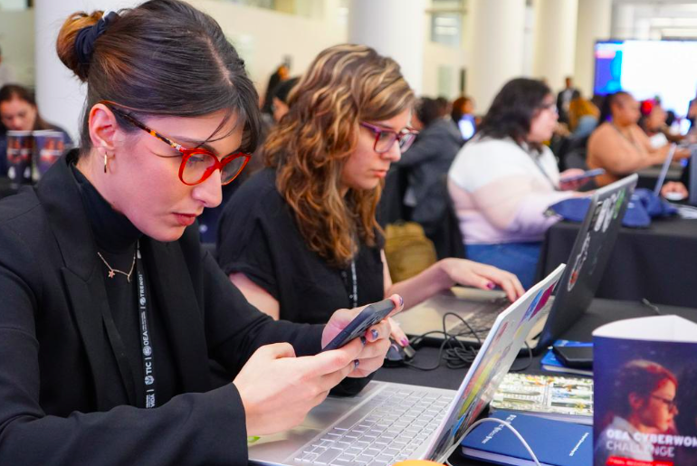 OEA_Cyber's tweet photo. Comienza en Bogotá🇨🇴 la final regional del #CyberWomenChallenge, organizada junto a @Ministerio_TIC y @TrendMicro. Las ganadoras de las ediciones nacionales 2022 y 2023, 32 mujeres finalistas de 13 países diferentes, compiten por el título regional 🏆🌎

¡Suerte para todas!👩‍💻👩‍💻👩‍💻 https://t.co/EBzMmieEUJ