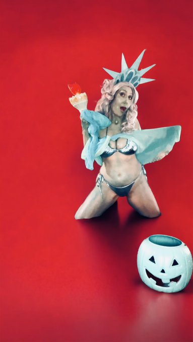 Happy Halloween &amp; D&igrave;a Dos Muertos ye ghouls &amp; goblins 🔥🎃👻👹 https://t.co/a4qqgdZW13