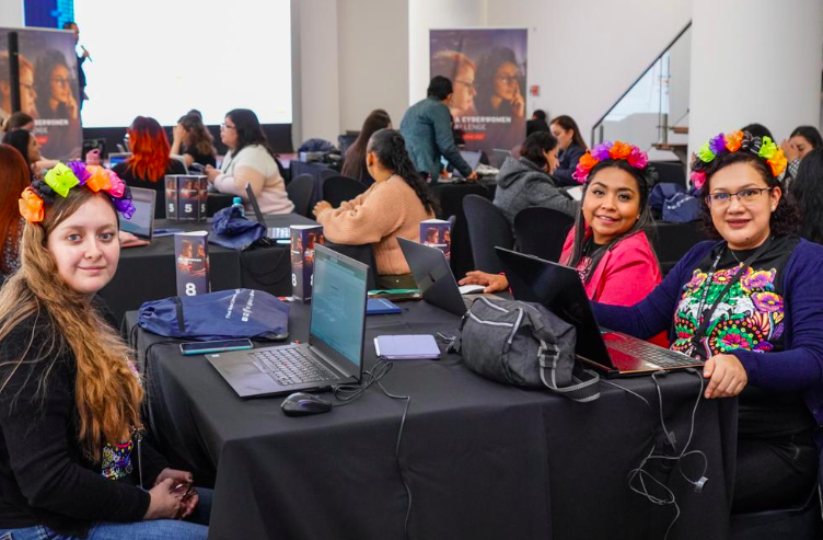 OEA_Cyber's tweet photo. Comienza en Bogotá🇨🇴 la final regional del #CyberWomenChallenge, organizada junto a @Ministerio_TIC y @TrendMicro. Las ganadoras de las ediciones nacionales 2022 y 2023, 32 mujeres finalistas de 13 países diferentes, compiten por el título regional 🏆🌎

¡Suerte para todas!👩‍💻👩‍💻👩‍💻 https://t.co/EBzMmieEUJ