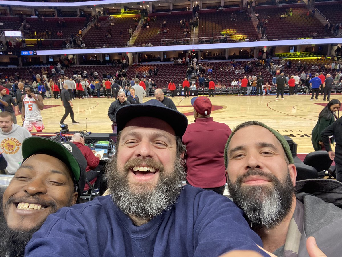 Cleveland - you’ve provided some much needed recreation + rest ❤️ Back at it tonight at <a href="/BeachlandCLE/">Beachland Ballroom and Tavern</a> w/ <a href="/EliyOrcko/">Eliy Orcko</a> 🤝

Tix 👇
ticketweb.com/event/shrapkne…