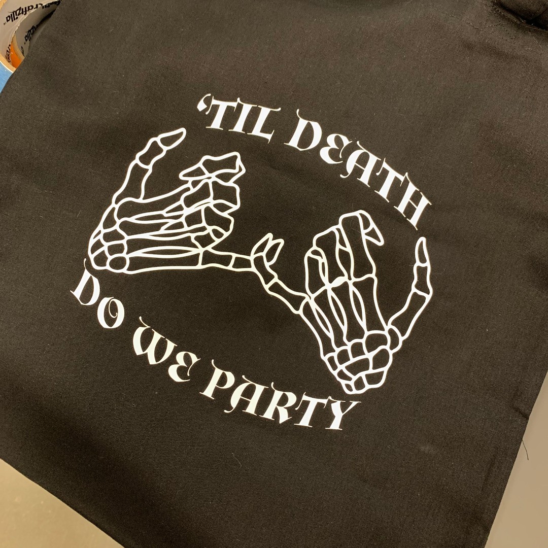 exlab_gsu's tweet photo. looking for custom tote bags, t-shirts, and more? DIY it with heat transfer vinyl and EXLAB's die cutting machines! https://t.co/SlIrtwDZ0C