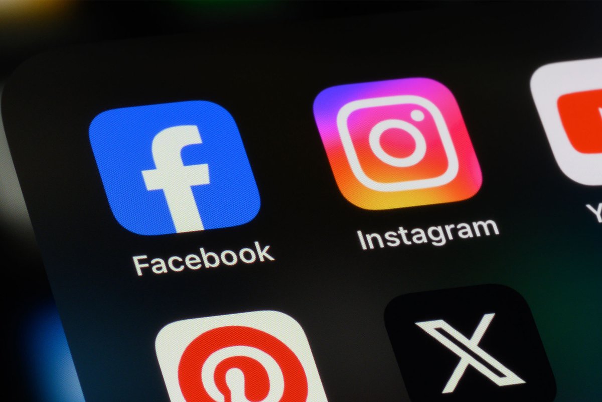 Boston University (@bu_tweets) on Twitter photo Are Instagram and Facebook Addictive, like smoking? — As 42 states sue Meta, arguing it has “preyed on an entire generation,” SPH’s <a href="/sophiesalibi/">Sophie Godley</a> says one particular change would make a big difference for young teens.
Read on ➡️spr.ly/6017ul0GP Are Instagram and Facebook Addictive, like smoking? — As 42 states sue Meta, arguing it has “preyed on an entire generation,” SPH’s <a href="/sophiesalibi/">Sophie Godley</a> says one particular change would make a big difference for young teens.
Read on ➡️spr.ly/6017ul0GP