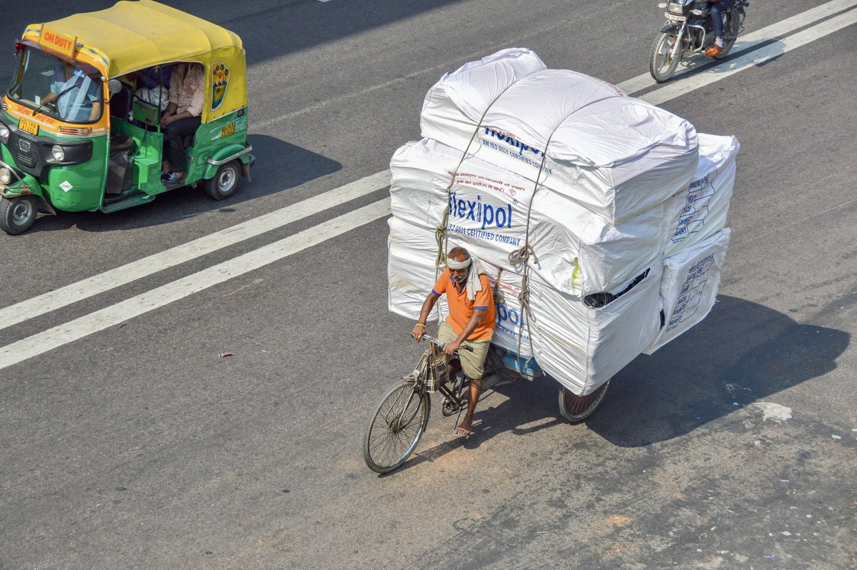 modacitylife's tweet photo. The cargo bikes of Delhi. https://t.co/pOgbLM0piK