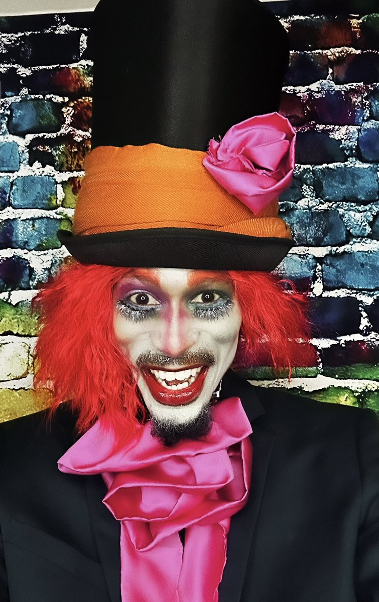 poshtheartist_'s tweet image. Let me tell you a secret, all the best people are MAD. #finallook #thatsawrap #Halloween2023 #MadHatter #AliveinWonderland