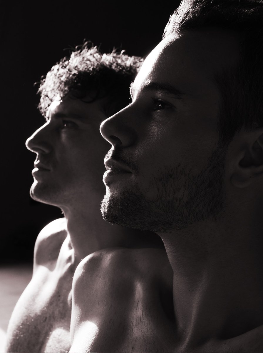 Juste pour vous dire que nous pensons fort à vous 🖤
•
•
📸 <a href="/CedricRoulliat/">Cédric Roulliat</a> 
#cassandremusic #duo #photography #portrait #ombreetlumiere #artphotography #boys #men