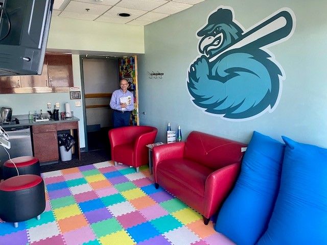 Families tell me the <a href="/RocRedWings/">Rochester Red Wings</a> Sensory Suite is a game changer for them in being able to enjoy a game. You can bid on a game in this suite in an auction going on now for <a href="/DavidsRefuge/">David's Refuge</a>. The auction runs until 7:45 tonight: one.bidpal.net/rocforcaregive…