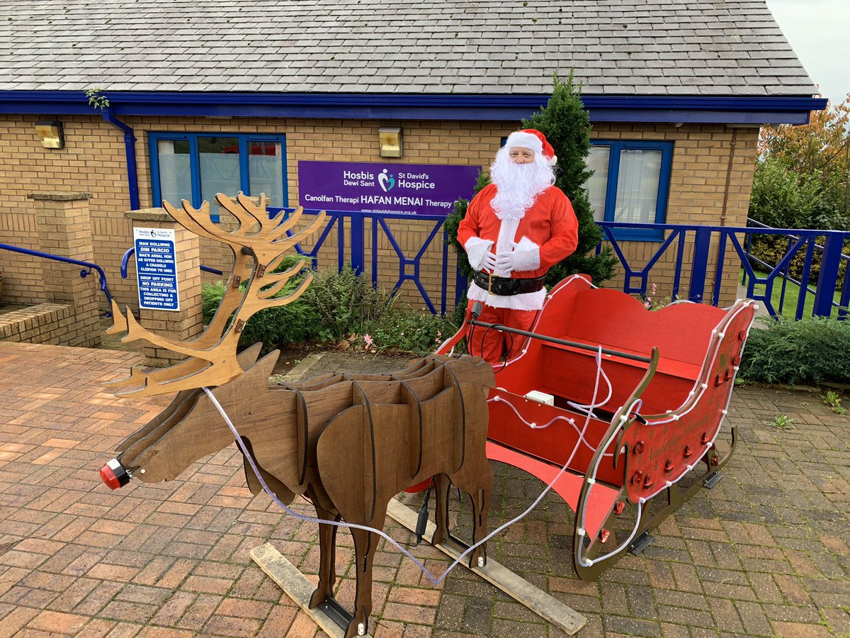 deiwyn's tweet photo. Mae'r amser wedi dod i ymweld ac ambell o ysbytai yng Ngwynedd. Cysylltwch os ydych eisiau ymweliad gan Sion Corn.
The time is here to plan my visits for this  Christmas around the hospitals in Gwynedd. Get in touch if you would like a visit from Father Christmas. https://t.co/Uyoi85DBjk