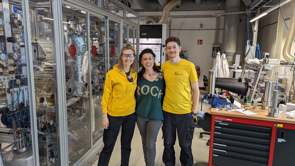 Thank you @Technologiepark Adlershof for a great experience meeting so many researchers and visiting incredibly complex tools such as the electron microscopes and wonderful Bessy II the Syncatron.
<a href="/HumboldtUni/">Humboldt-Universität zu Berlin</a> <a href="/HZBde/">Helmholtz-Zentrum Berlin</a> <a href="/C1greenchemical/">C1 - Circular Carbon Chemistry</a> #Berlin #deutchland #Germany