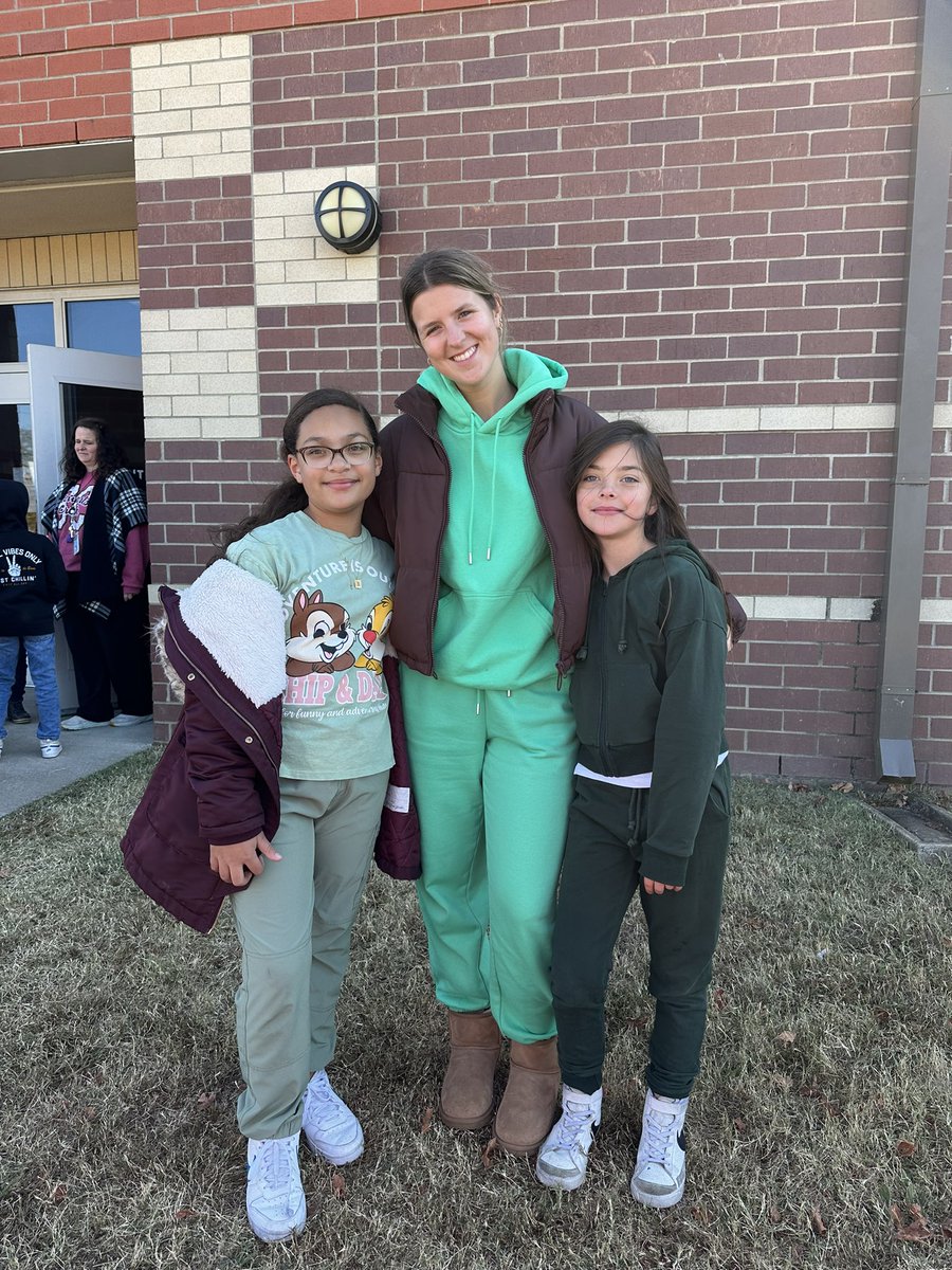 Green sweats for the win 💚 <a href="/SCECardinals/">SCECardinals</a>