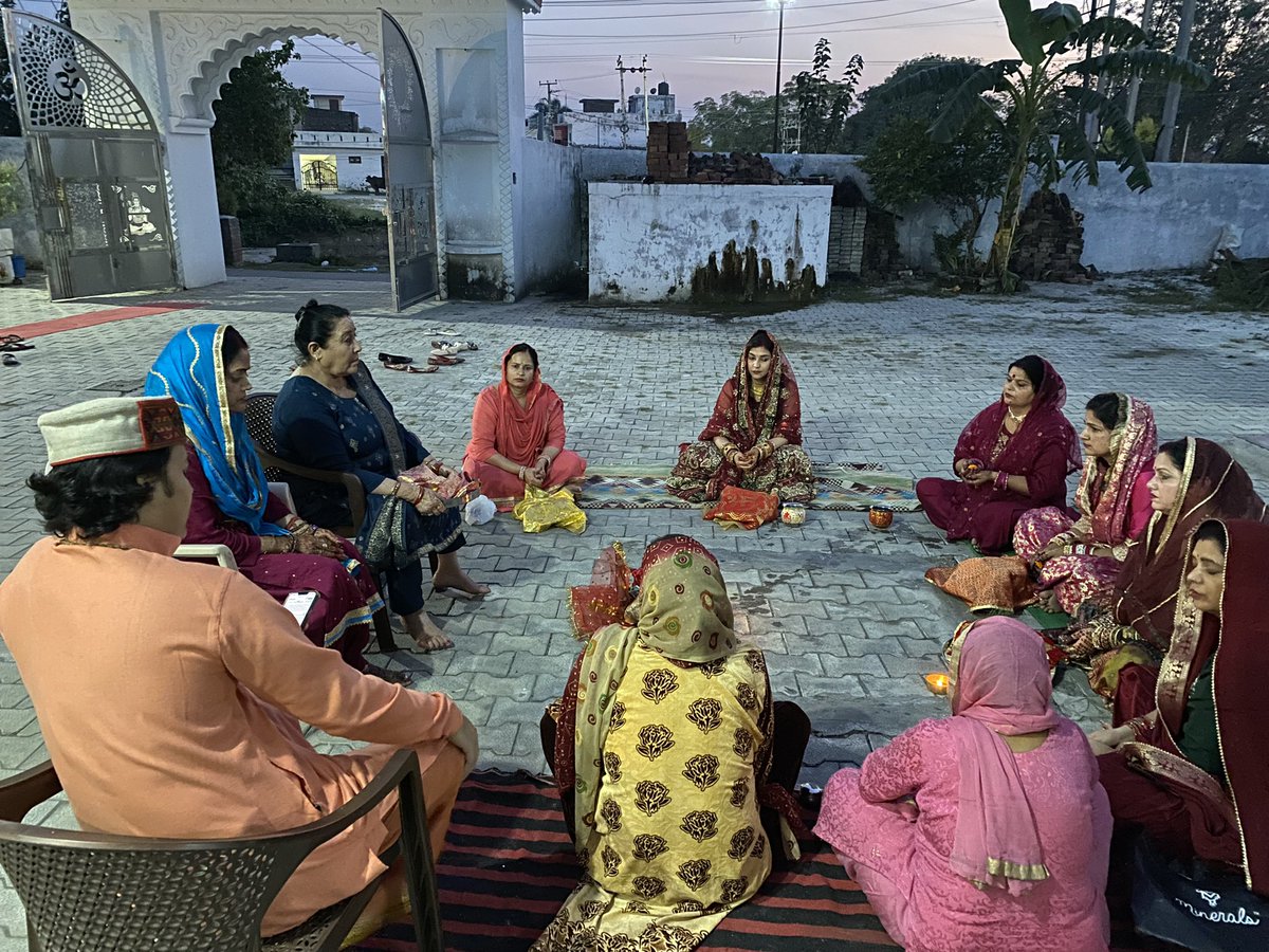 Gaurig5566's tweet photo. #happy_karwa_chauth #KarwaChauth2023 https://t.co/Ss4kEaTmQA