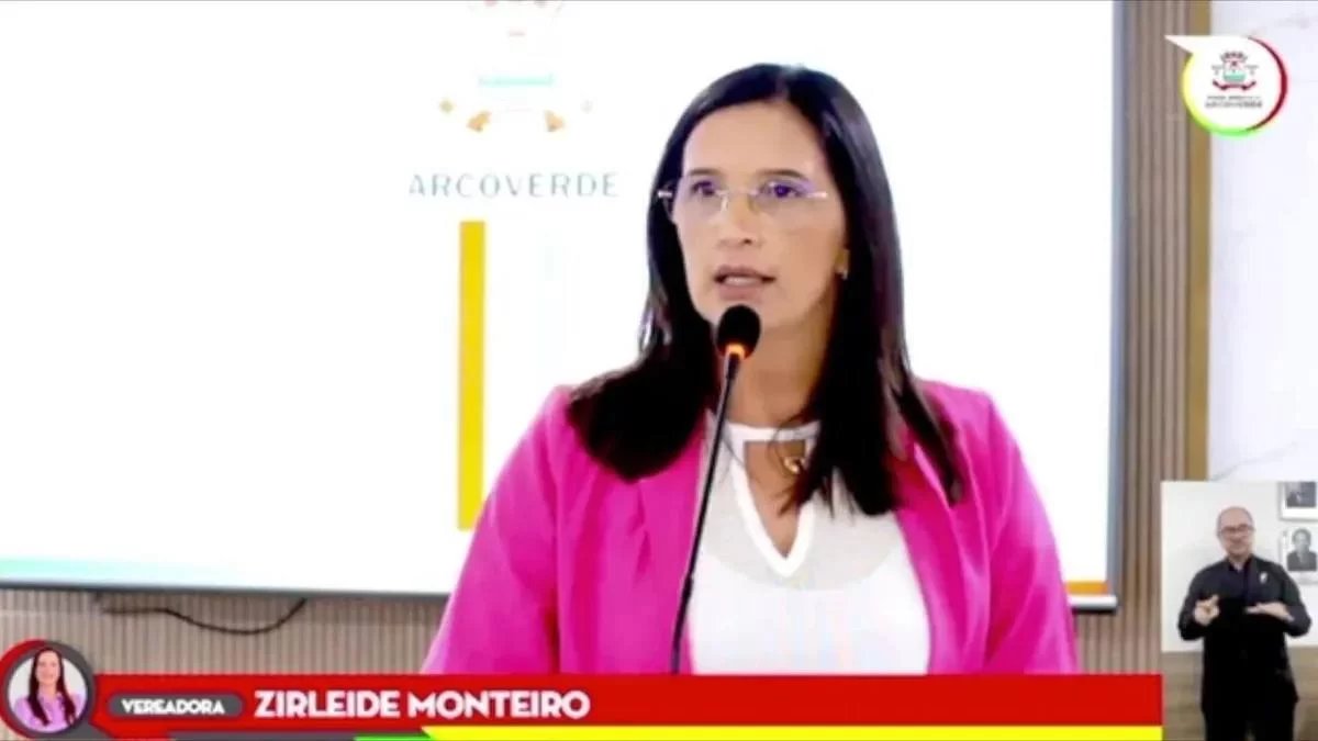 Metropoles's tweet photo. ➡️ Líder diz que PTB expulsou vereadora após chamar autista de “castigo”
A vereadora de Arcoverde (PE) Zirleide Monteiro disse que o filho autista de uma adversária política é “castigo de Deus”
Leia na coluna #GrandeAngular: https://t.co/izUErenTyc https://t.co/KWBSY5TeRu