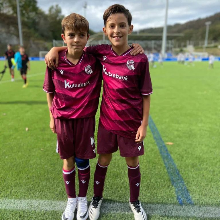 ComillasCF's tweet photo. Hoy varios jugadores del @comillascf de las edades 2012, 2013 y 2014 han acudido a Zubieta con la @realsociedad a jugar con los centros de tecnificación de Álava, Navarra e Iparralde.

¡A seguir trabajando chicos!

#somosazules #realsociedad 

🙌💙¡AUPA COMILLAS!💙🙌 https://t.co/MPrGIeuKZT
