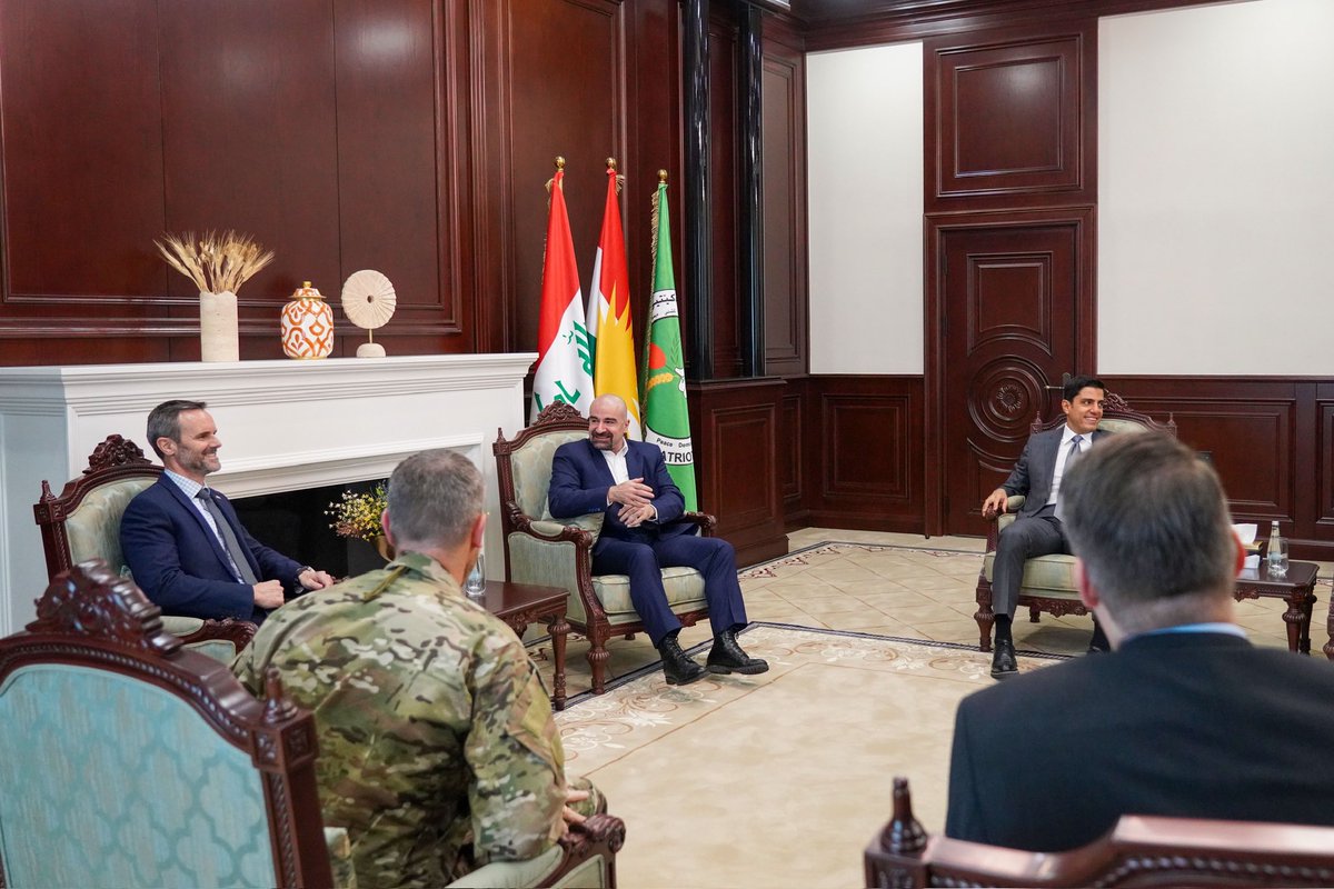 galikurdstan's tweet photo. بافڵ جەلال تاڵەبانی، سەرۆکی یەکێتیی نیشتمانیی کوردستان لە بارەگای مەکتەبی سیاسی لە هەولێر پێشوازی لە یاكۆ بیرێندز، كونسوڵی گشتیی شانشینی هۆڵەندا لە هەرێمی كوردستان كرد. https://t.co/xsByQrWyAt