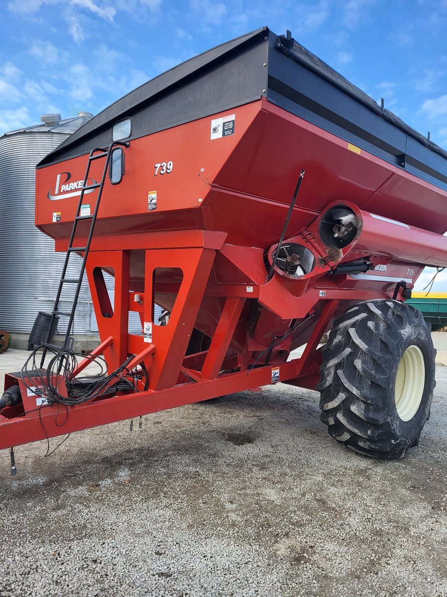 TimVanderlinde's tweet photo. For Sale:

Parker 739 Grain Cart, 30.5 32s, scales, tarp, hydraulic spout, new augers. Shipping available. Good condition. $39,000  🇨🇦 

Call or text 5194642833

Please Retweet! https://t.co/HNB5JstYA6