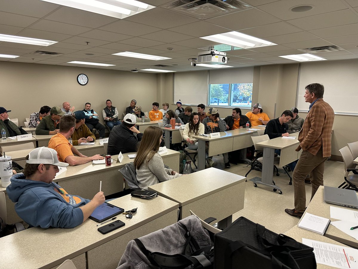 K_DeLong_24's tweet photo. Thank you to University of Tennessee System President, Randy Boyd (@UT_President), for speaking to our @UTAgResEcon James L. Herbert Executive Seminar Series class today! We enjoyed learning about your key leadership principles used in your private and public sector roles. https://t.co/i7kDDCEYWI