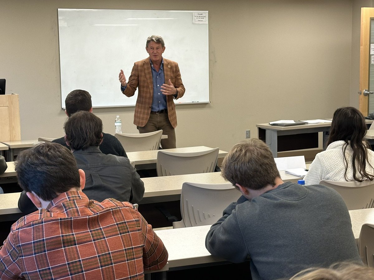 K_DeLong_24's tweet photo. Thank you to University of Tennessee System President, Randy Boyd (@UT_President), for speaking to our @UTAgResEcon James L. Herbert Executive Seminar Series class today! We enjoyed learning about your key leadership principles used in your private and public sector roles. https://t.co/i7kDDCEYWI