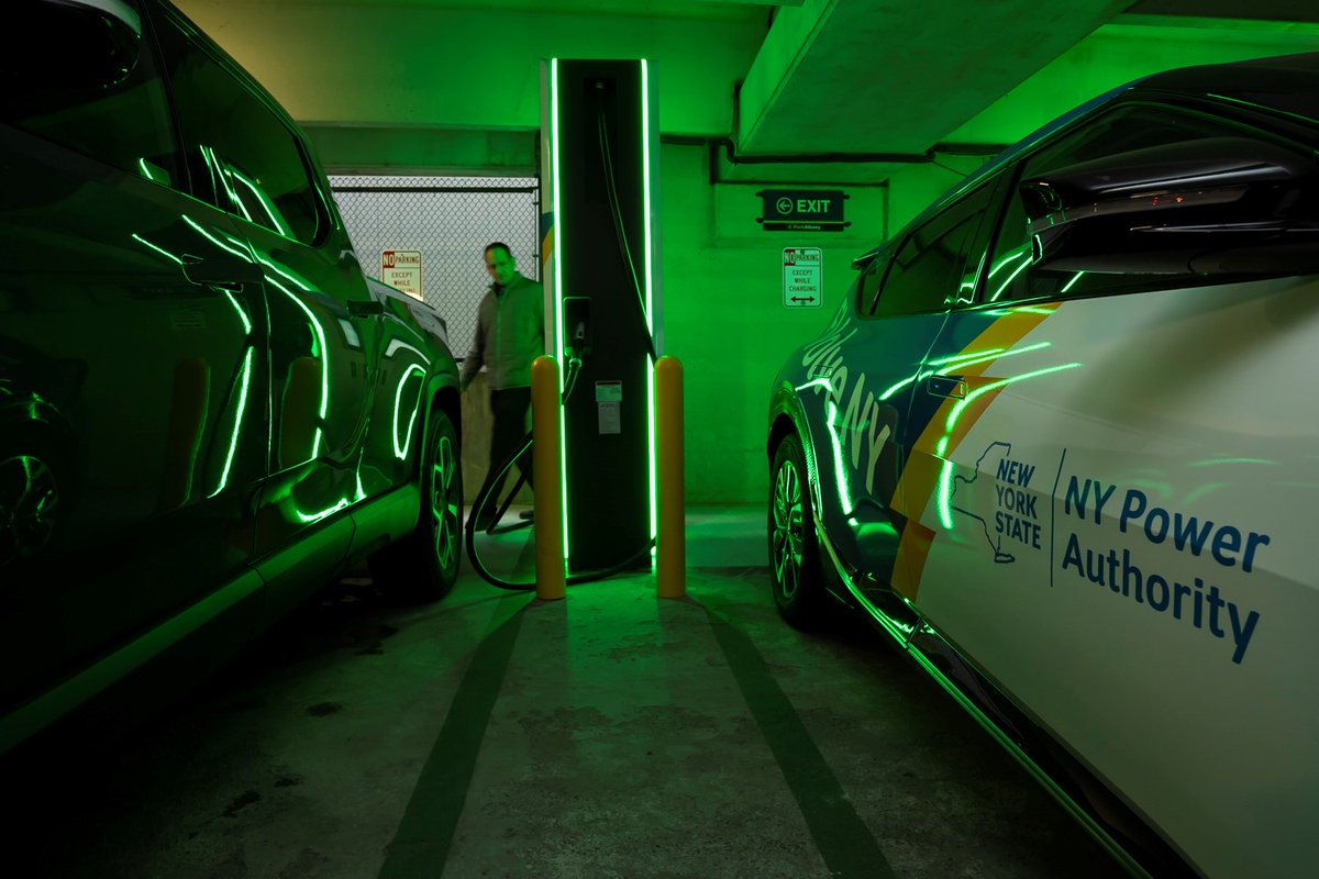 Our latest #EVolveNY #fastchargers are now open in #Albany's Quackenbush public parking garage!
Four chargers - the first #EV fast chargers in Albany - are a new resource to support more carbon-free transportation &amp; help #NYS reach its #cleanenergy goals.

nypa.info/49kE7mK