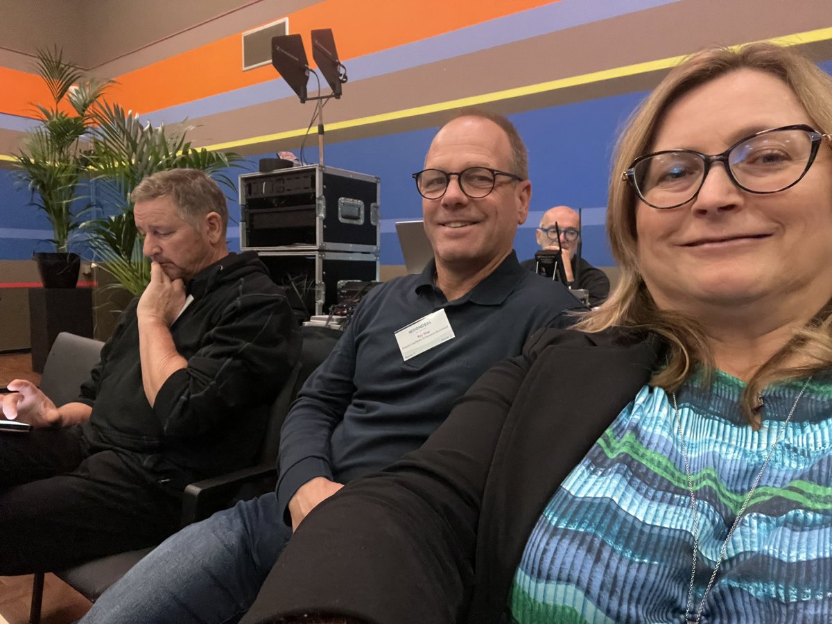 LeefbaarSD's tweet photo. Betaalbare woningen voor onze inwoners vinden we écht een topprioriteit. Zeelandbreed congres over de Zeeuwse Woondeal. @ronbrink61 @roykloplsd en @LaurenceHaack zijn erbij namens @LeefbaarSD #betaalbaarwonen https://t.co/8AvIw66wwn