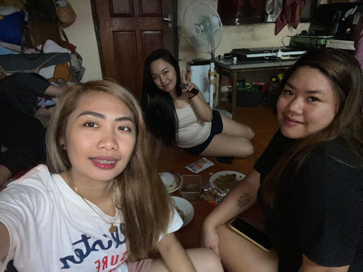 kateeeyyyyy's tweet photo. So walang pasok bukas? https://t.co/hGTDjiOWQw