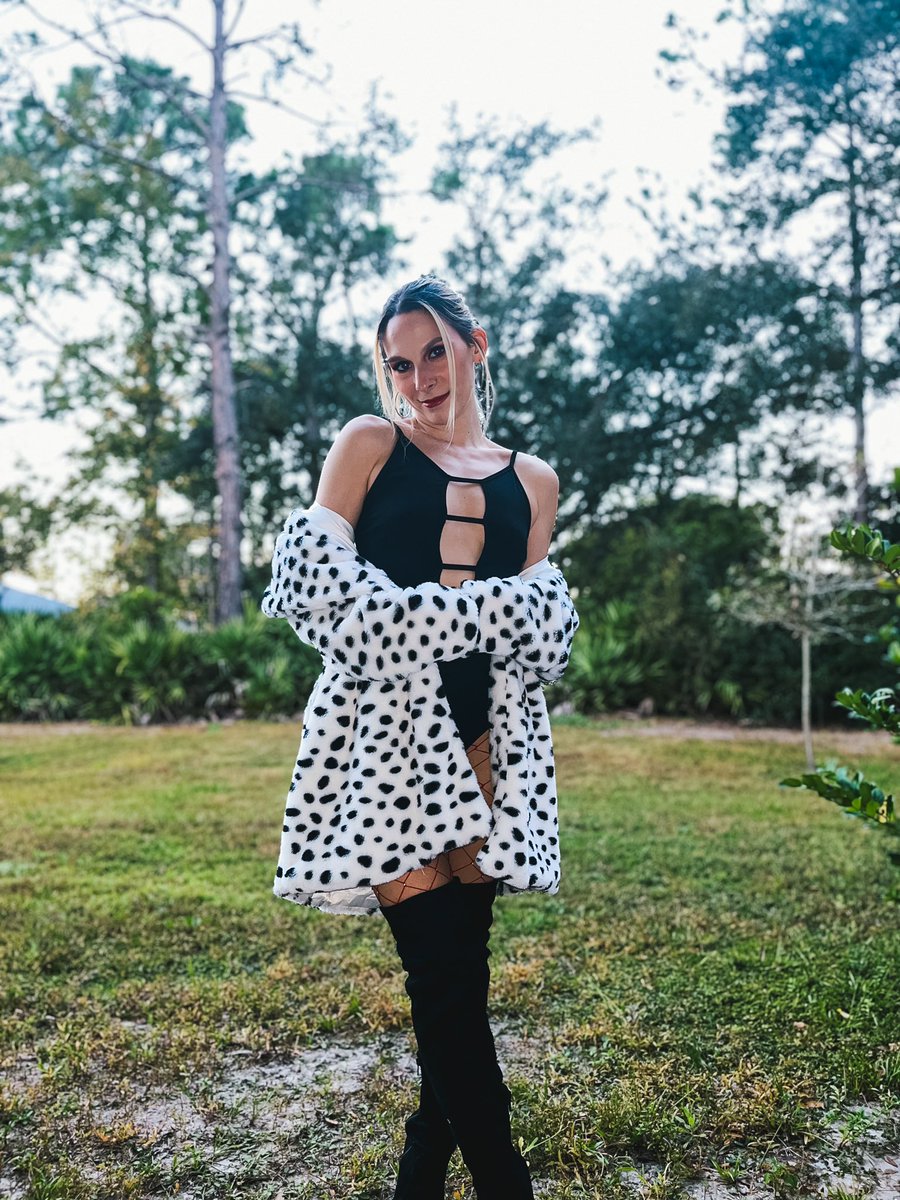 yungbeezus's tweet photo. officially in my villain era 🖤 https://t.co/dQUlOAonUC