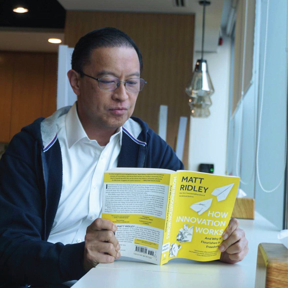 tomlembong's tweet photo. Basis dari segala inovasi adalah pengetahuan. Dan cara terbaik untuk membangun pengetahuan adalah tetap melalui baca buku. Media sosial menyebabkan pergeseran dari konten yang panjang dan mendalam seperti buku, ke konten yang pendek-pendek tapi dangkal dari segi pengetahuan. Ini sebenarnya bahaya untuk ekosistem ke-ilmuan dan pengetahuan nasional. Mari kita kerja keras untuk membangun kembali kebiasaan baca buku sebagai hiburan yang sekaligus sebuah bentuk budaya belajar yang berkelanjutan. Selamat Hari Inovasi !! 
The basis of all innovation is knowledge. And the best way to build knowledge is still by reading books. Social Media has caused a massive shift from long-form content like books, towards short-form content like short videos which however are shallow in their knowledge-content. Let's work hard to restore the culture of reading books as a widely practiced form of entertainment which also doubles as a  form of continuous life-long learning. Happy National Innovation Day !!