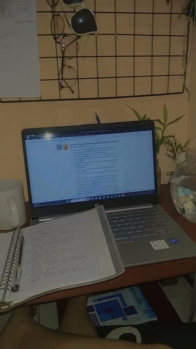 Selain alkohol dan senyumanmu ternyata jurnal dan putusan juga bikin mabok🙂