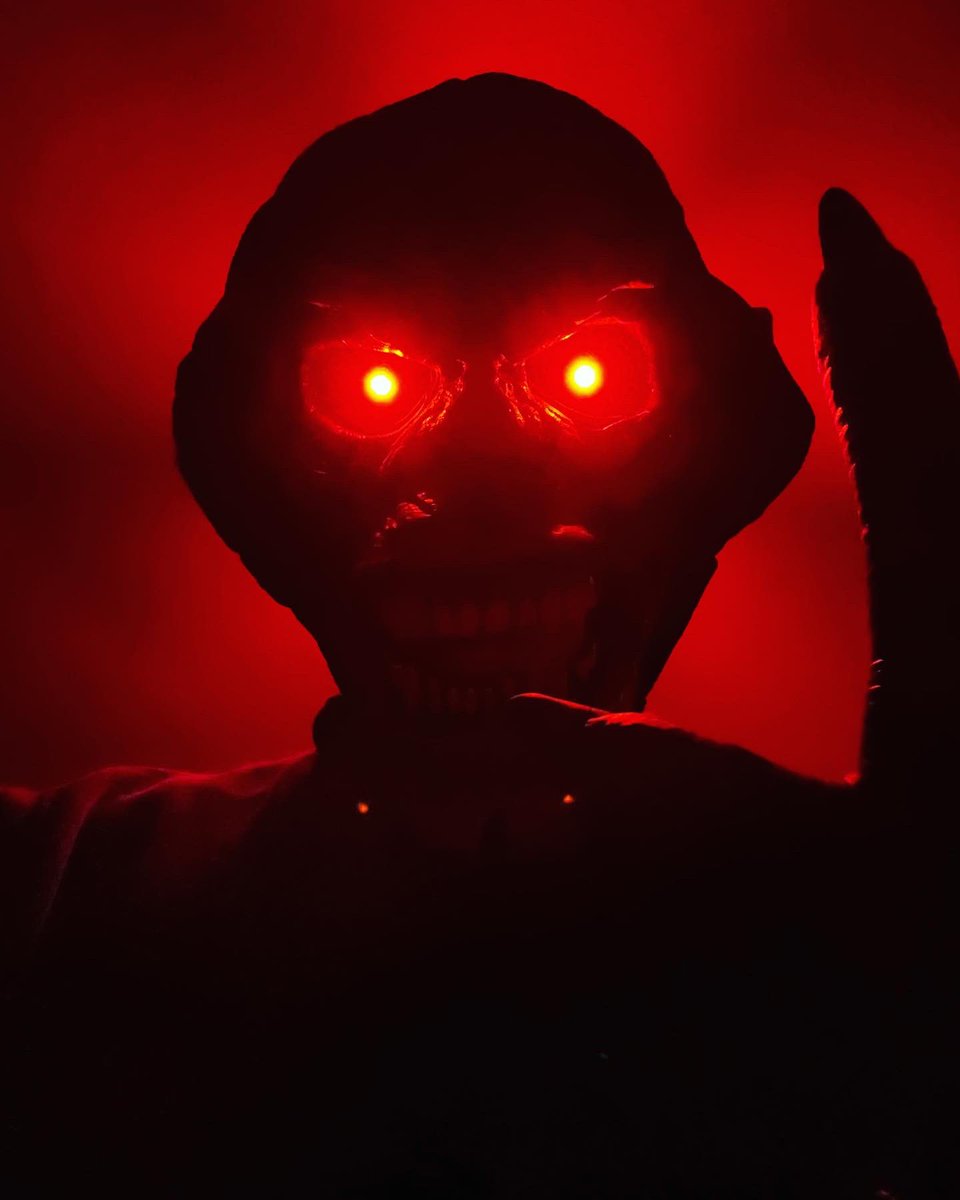 joshclickvo's tweet photo. Beware the night goblin! And Happy Halloween! 🎃😈 https://t.co/yN5Xhj2o2E