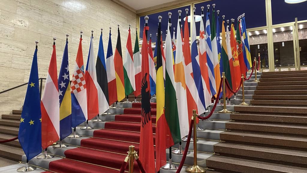GERonEurope's tweet photo. #behindthescenes: Die Vorbereitungen für die 🇪🇺 #Europakonferenz im Auswärtigen Amt laufen auf Hochtouren. Am 2. November diskutiert Außenministerin @abaerbock mit Amtskolleg*innen & hochrangigen Gästen über die Themen: #Erweiterung, #Reformen, #EU als globaler Akteur. #futureEU https://t.co/Gb9Z6jVvH9