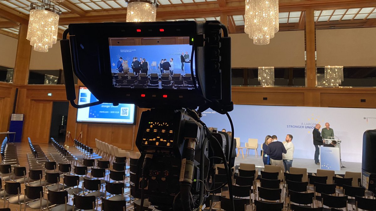 GERonEurope's tweet photo. #behindthescenes: Die Vorbereitungen für die 🇪🇺 #Europakonferenz im Auswärtigen Amt laufen auf Hochtouren. Am 2. November diskutiert Außenministerin @abaerbock mit Amtskolleg*innen & hochrangigen Gästen über die Themen: #Erweiterung, #Reformen, #EU als globaler Akteur. #futureEU https://t.co/Gb9Z6jVvH9