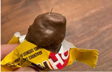 PeelPolice's tweet photo. Police Investigating Needle Found in Halloween Candy

Read more: https://t.co/csU5nOJZ0u https://t.co/5sLiV2VHOX