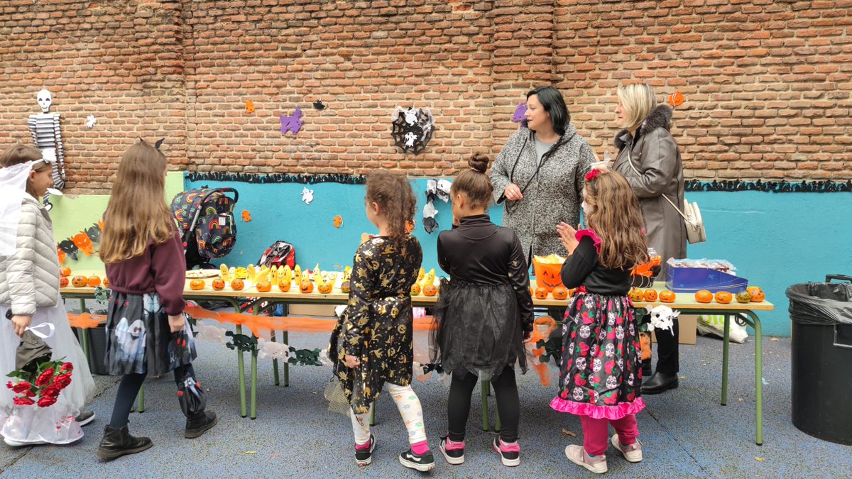 AmpaConceArenal's tweet photo. ¡Esperamos que hayáis pasado una feliz noche de #Halloween y un festivo bien disfrutado familias!
Os dejamos por aquí algunas fotos de lo bien que nos lo pasamos en la fiesta de la AFA 🎃
¡Un placer veros a tod@s por allí! https://t.co/Z1mXCsslwX