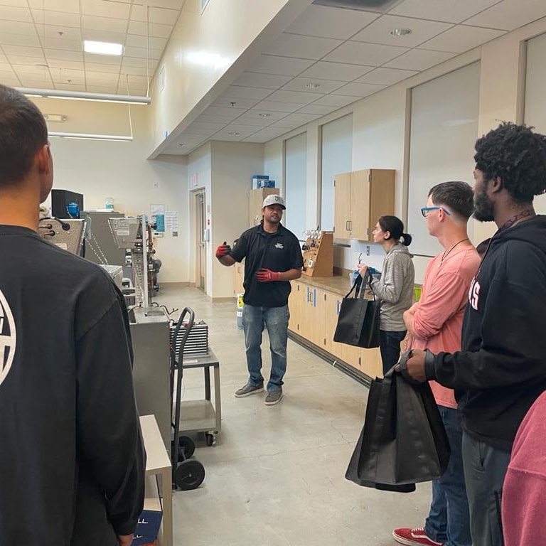 We had a very successful visit to the Automotive and Plumbing Certification programs at the San Diego College of Continuing Education!

FIVE youth enrolled in courses as part of our Trade School Scholarship Program!! 🤩🙌 

#urbanstreetangels #endyouthhomelessness #tradeschool