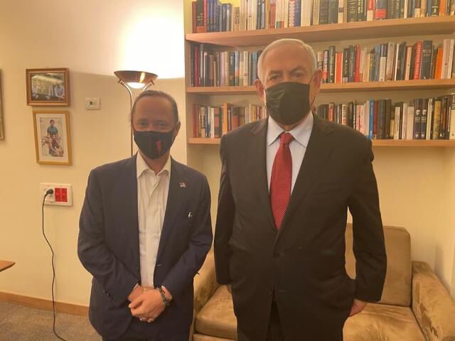 chimeraelf's tweet photo. Crypto colonizer Brock Pierce with Benjamin Netanyahu. (Feb 2022) https://t.co/hS06EpfmUG