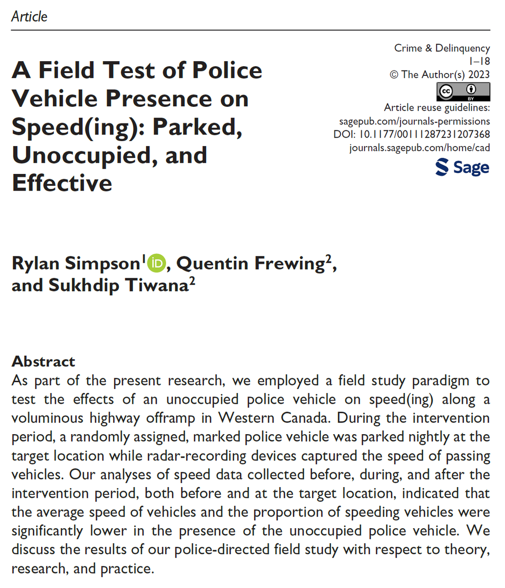 Speed(ing) = contributor to traffic collisions… ↑ risk & ↑ injuries! So how can #police reduce speed(ing)? In new article, I worked w/ @BCHwyPatrol to test effects of PARKED, MARKED & UNOCCUPIED #police #car on speed(ing) along hwy offramp: doi.org/10.1177/001112… A 🧵 1/5