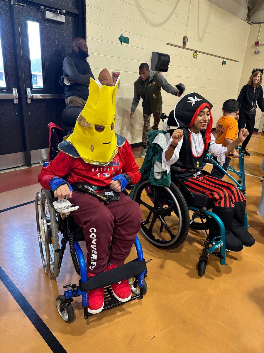 ESCofNJ's tweet photo. Piscataway Regional Day School enjoyed Halloween fun with trick or treating and an afternoon dance! π #PRDSNJ #ESCNJ https://t.co/77qa2AeDOn