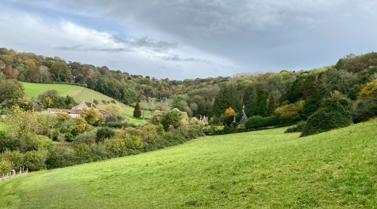 NTinBath's tweet photo. The sky may have been alight with fireworks last night, but Bath Skyline has natural bursts of autumnal colours all over.
What autumn colours have you spotted recently?
π· National Trust/Ian C
#Fireworks #AutumnColours #BathSkyline https://t.co/hYJJbeYf8U
