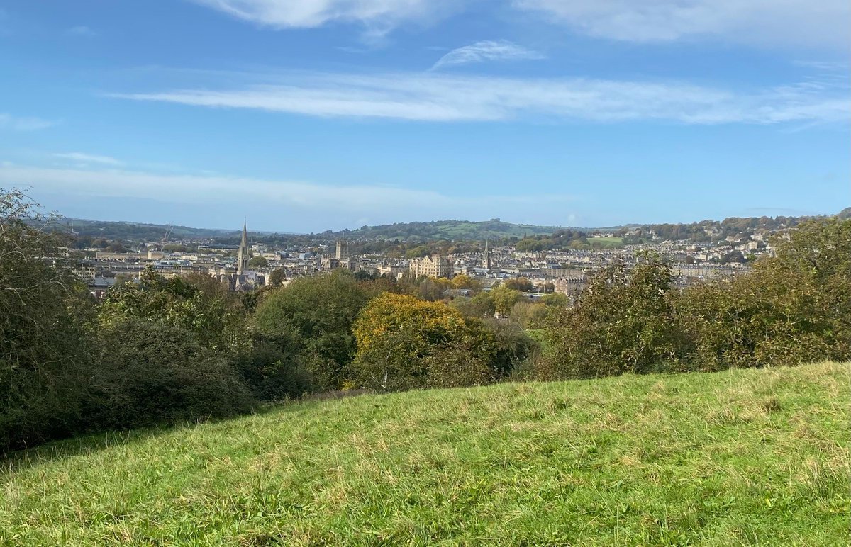 NTinBath's tweet photo. The sky may have been alight with fireworks last night, but Bath Skyline has natural bursts of autumnal colours all over.
What autumn colours have you spotted recently?
π· National Trust/Ian C
#Fireworks #AutumnColours #BathSkyline https://t.co/hYJJbeYf8U