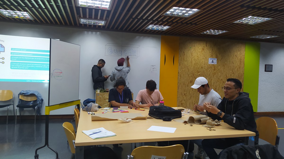 LabPazUNAL's tweet image. 📢🧩En nuestro Curso &quot;Ecosistema de Emprendimiento e Innovación&quot; vivimos una jornada llena de creatividad y colaboración en nuestro taller de prototipado.
✅Juntos enfrentamos desafíos, diseñamos soluciones y ensayamos ideas a bajo costo.
¡Únete a la innovación con nosotros!