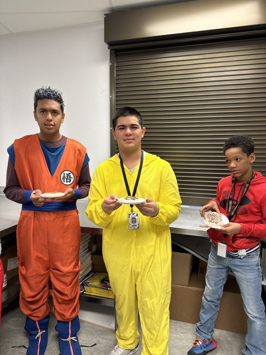 drocha_PHHS's tweet photo. Using our math skills to make Jack Skellington rice cake treats for Halloween. #RISE  @Fjimenez_PHHS https://t.co/SOzbA7muKN