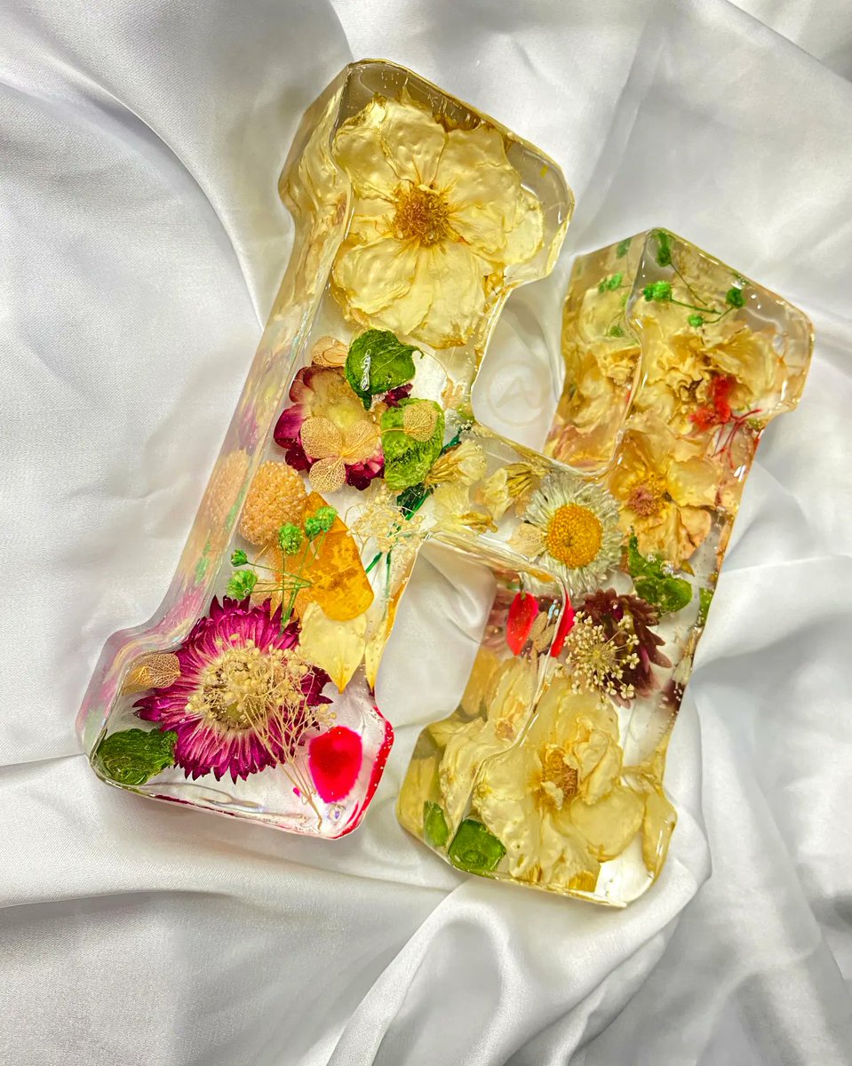 Aimi_Writes786's tweet photo. Mention the one whose name starts with H 😍👇
Customised Epoxy Resin Letter
Description:
Ultra clear epoxy resin letter can be used as home decor and gift item.

It is made of ultra clear epoxy resin with natural pressed flowers and leaves . https://t.co/t9gk6pwqhn
