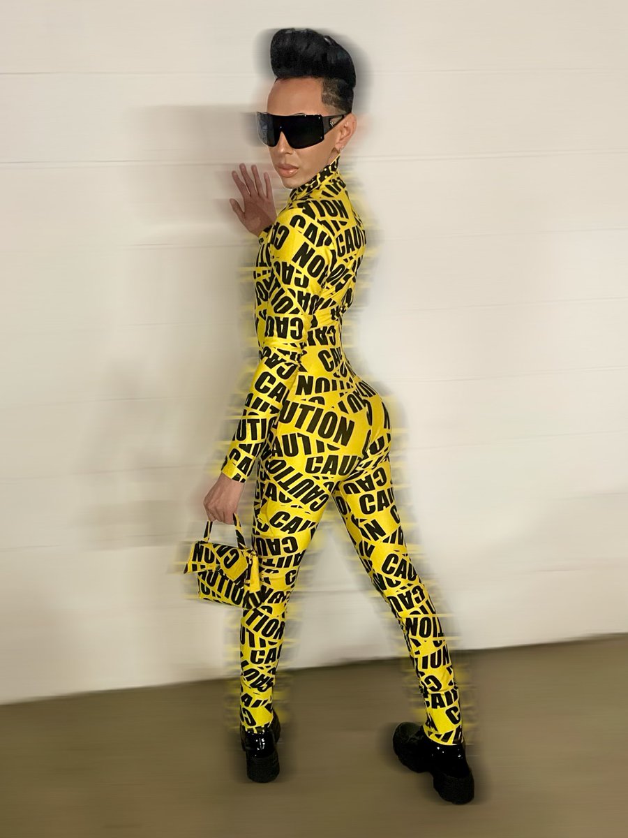 cesariofierce's tweet photo. I got it off the internet @KimKardashian #KimKardashian #Balenciaga #Halloween2023 #Halloween #Houston https://t.co/5ClOfP0E0z