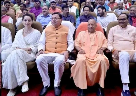 Rennuka5's tweet photo. जिस आम आदमी के वोट से लोग शहनशाह बनते है नेता बनते है आम आदमी मुख्यमन्त्री से मिलने का समय मागता है तो कोई जबाब नही मिलता वकवास फिलम और मोदी की चहेती के लिये डर के मारे सारा सरकारी तन्त्र बिछ जाता है विनाशकाले विपरीत वुद्धि https://t.co/7OUlt4vml1