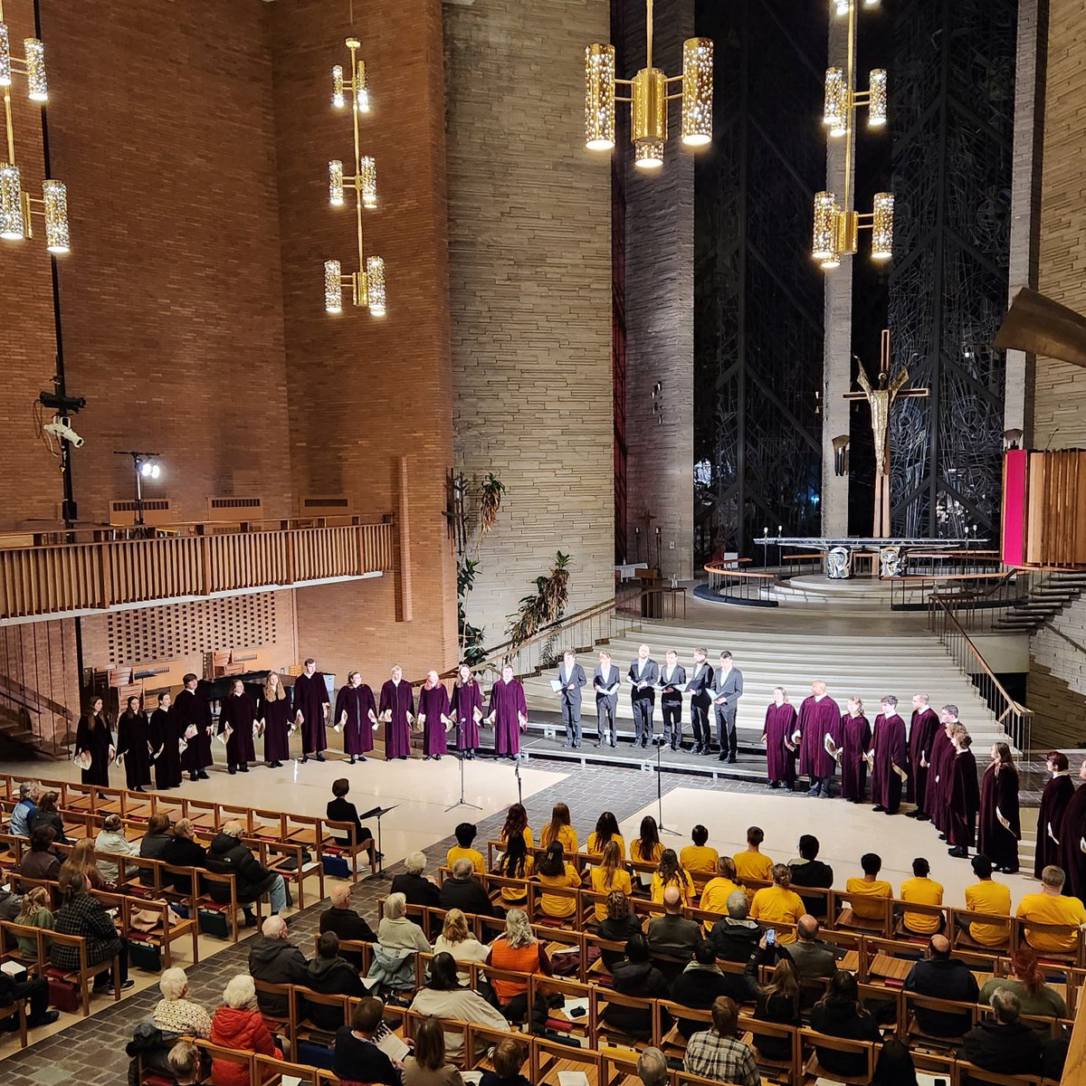 A sincere "thank you" to The Gesulado Six for their visit and performance on our campus yesterday!  The Valpo Chorale loved the opportunity to work and sing with you.  #valpomusic #thegesualdosix